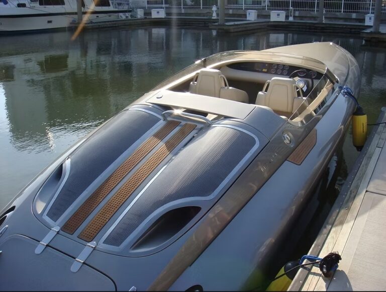 Porshe Fearless 28 para em marina