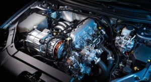 Motor híbrido flex da Stellantis com componentes elétricos e a combustão visíveis em fotografia automotiva profissional