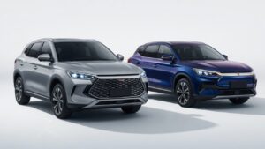 Comparação lado a lado entre SUV chinês GAC GS3 e versão rebadged italiana mostrando design similar