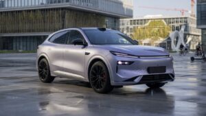 Geely EX5 electric SUV with modern flush door handles and sporty design in urban setting