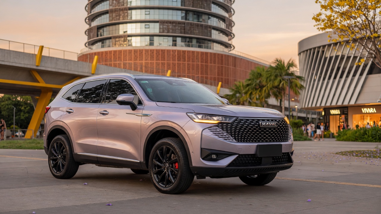 GWM Haval H6 HEV 2027 em ângulo frontal três quartos, destacando design moderno e tecnologia híbrida flex