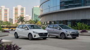 Hyundai i20 e HB20 lado a lado em comparação visual para análise de diferenças e custo-benefício
