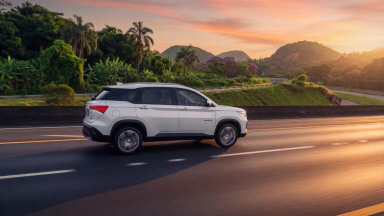 Novo Chevrolet Captiva PHEV em testes rodando em estrada brasileira